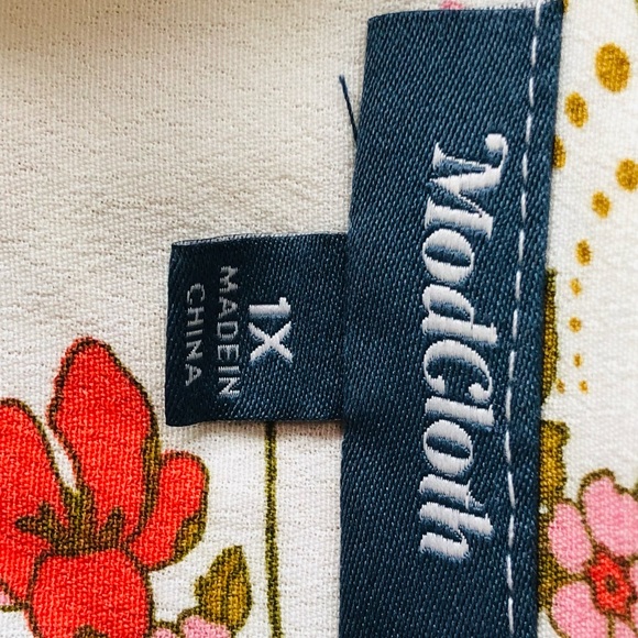 Modcloth 1x short sleeve double button blouse - Picture 5 of 7